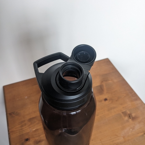 CamelBak | 1.5L Chute Mag BPA Free Water Bottle Charcoal - Picture 4 of 5